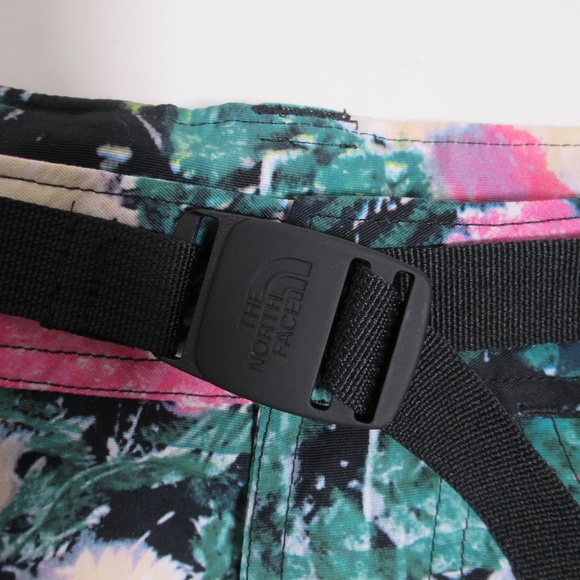 Supreme ®/The North Face® Men's Trekking Packable Belted Short Flowers Size M - Picture 3 of 12